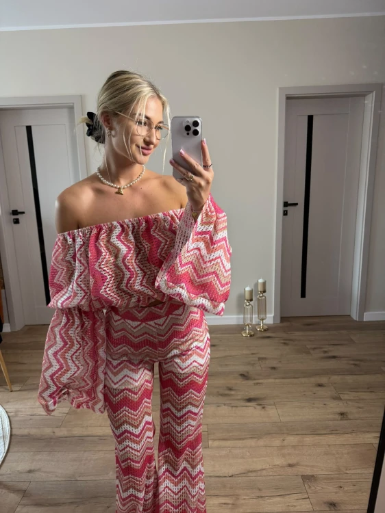 Różowe spodnie damskie Zygzak Lamilla z szerokimi nogawkami. Stylowy model idealny na lato, urlop i codzienne stylizacje